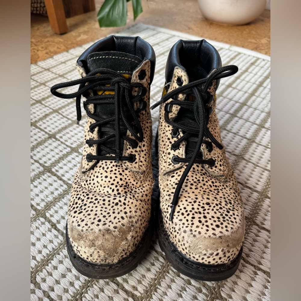 Animal print Caterpillar work boots women’s sz 8